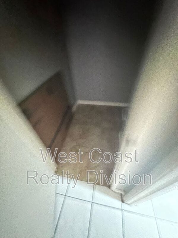 Building Photo - 1847 S Raintree Pl