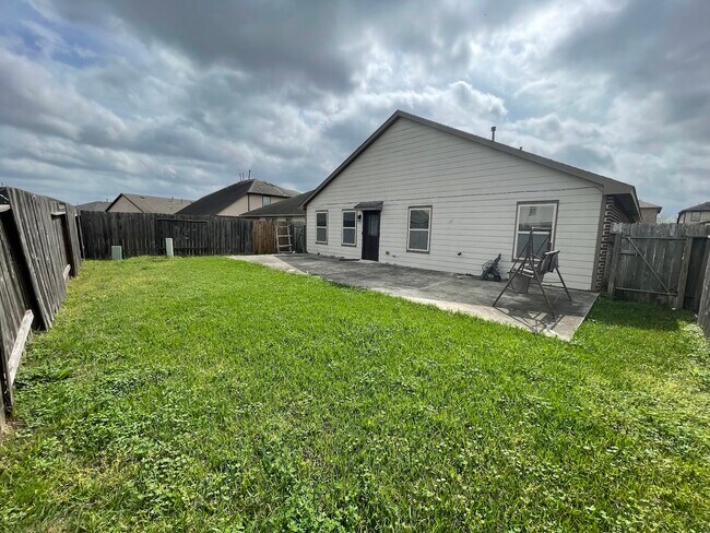 Building Photo - 17638 Rose Summit Ln