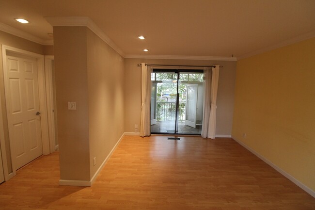 Building Photo - Concord Beautiful 1 bedroom 1 bath condo u...