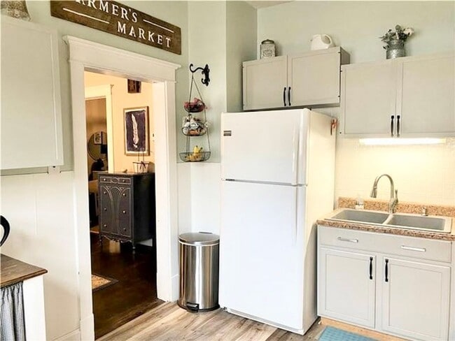 Building Photo - Charming 3-Bedroom Home on Terre Haute’s E...