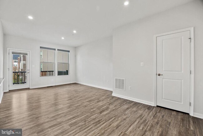 Building Photo - 10012 Aerospace Rd