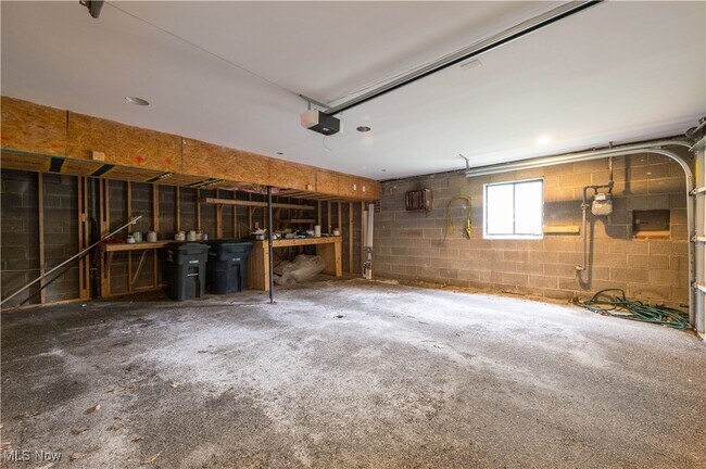 Building Photo - 23728 Glenhill Dr