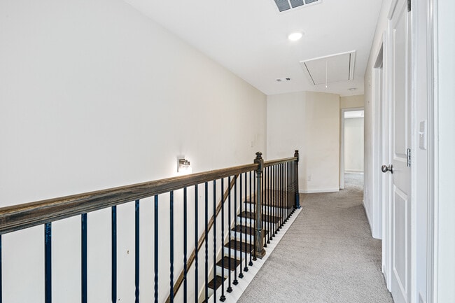 Building Photo - 776 Crestwell Cir SW