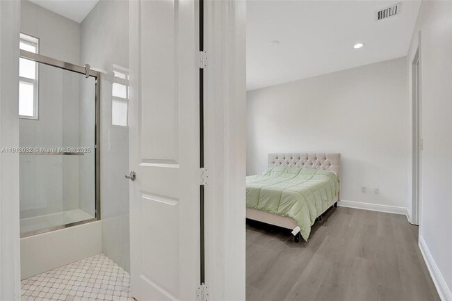 Building Photo - 407 SW 17th St