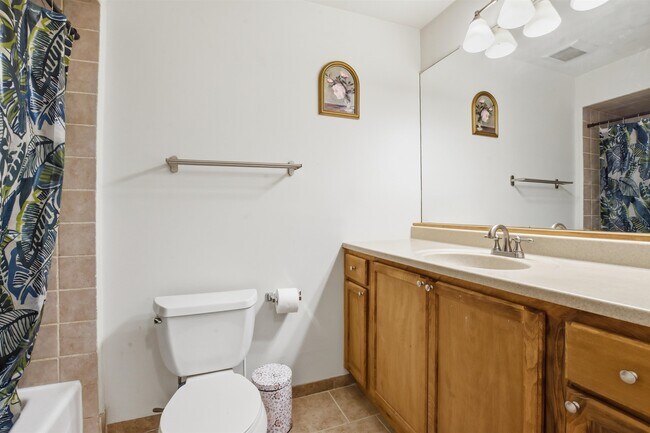 Building Photo - 700 10th St