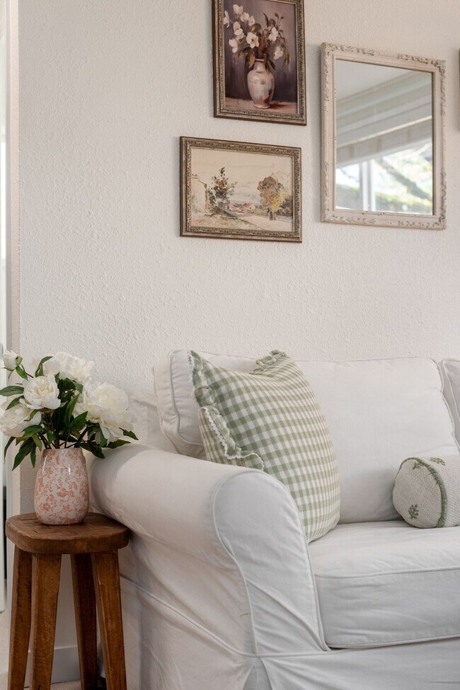 Building Photo - 838 SE Tacoma St