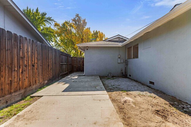 Building Photo - 2825 Westchester Ln