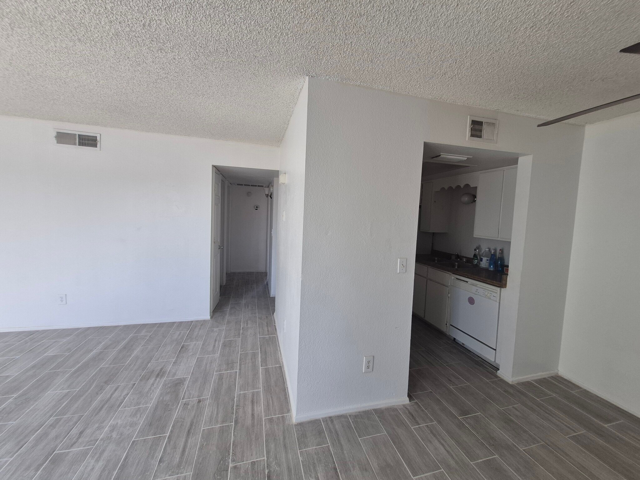 Building Photo - 851 S Horne St