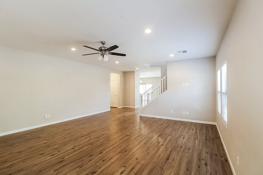 Building Photo - 17110 N 184th Dr