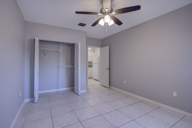 Building Photo - 4023 E Orange Ave