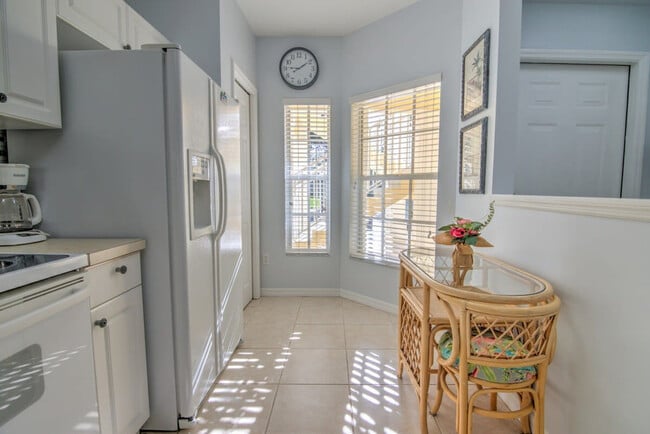 Building Photo - 9187 Celeste Dr