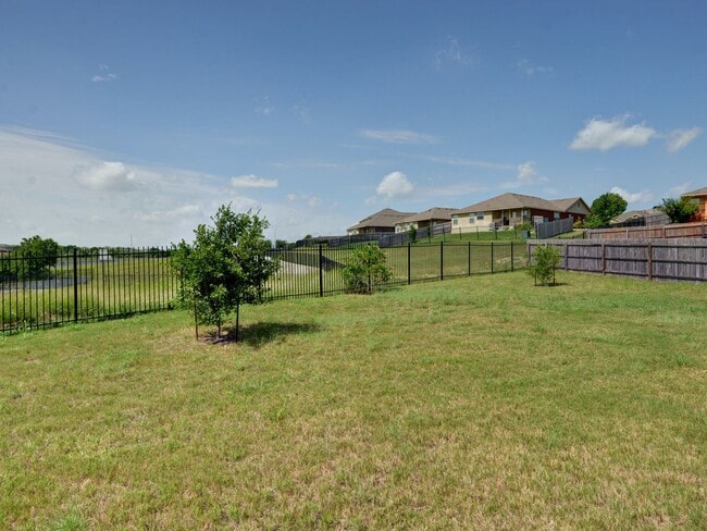Building Photo - Spacious 2 story with cul-de-sac location