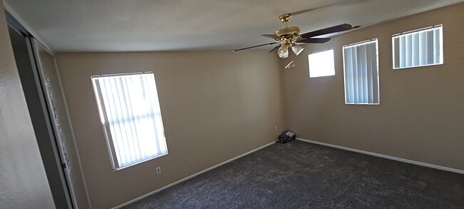Building Photo - 38235 Armstrong Dr