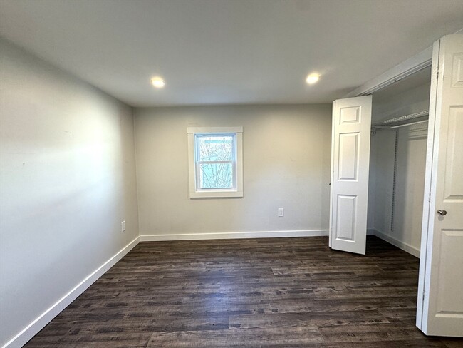 Building Photo - 142 Main St