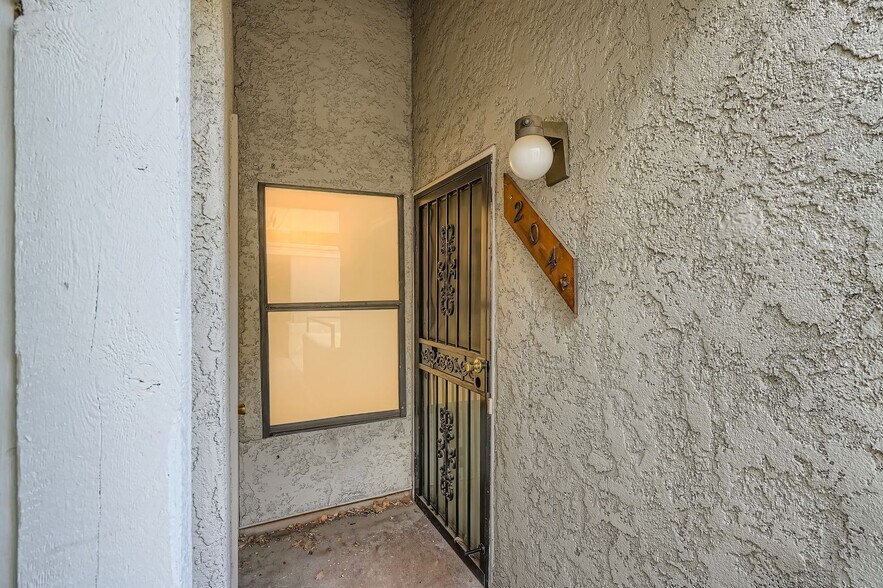 Building Photo - 1845 Kendall St