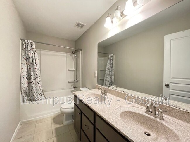 Building Photo - 3816 Thackary Dr
