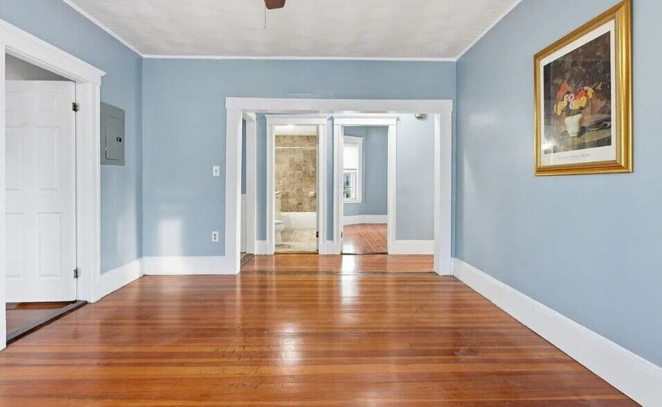 Building Photo - 20 Leslie St