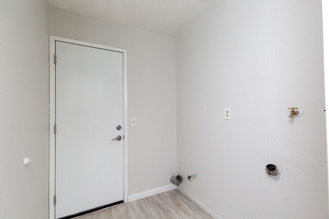 Building Photo - 3 bed, 2 bath Single Family Home in Mira Mesa