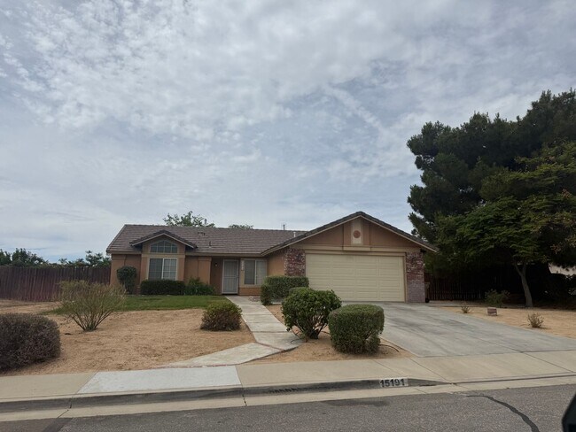 Building Photo - Hesperia Home, 3 Bedroom's, 2 Bathrooms, New paint, New Carpet,