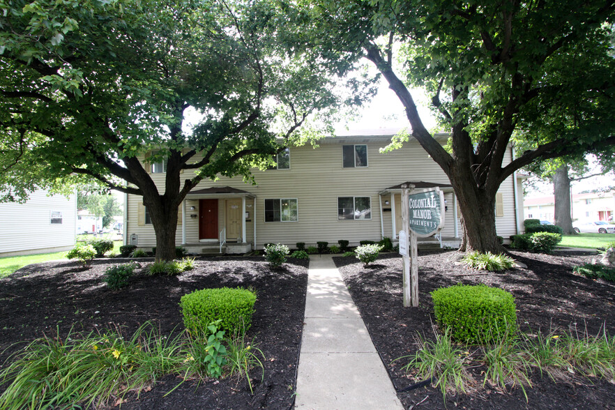 Primary Photo - Colonial Manor Apartments