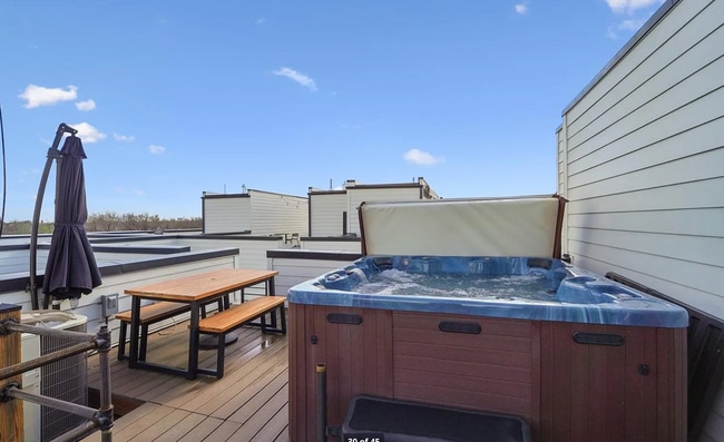 Building Photo - 2870 Tremont Pl