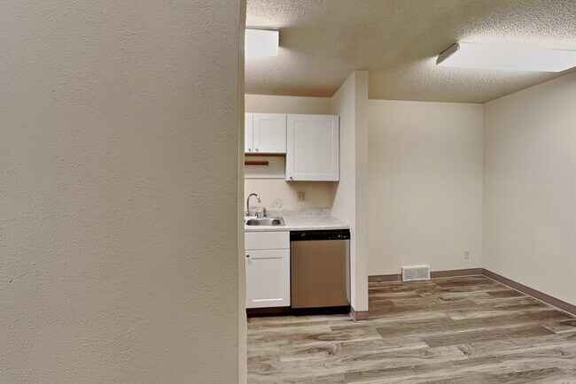 Building Photo - 218 Stanton Ave