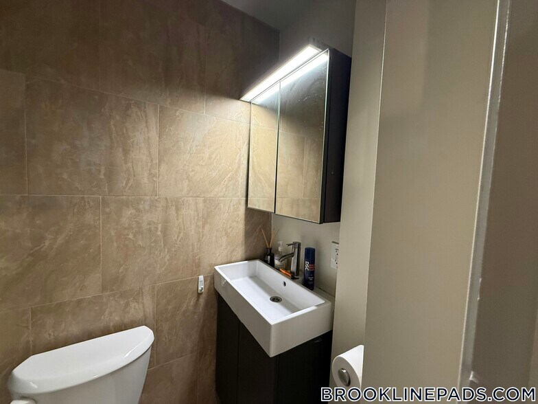 Building Photo - 1203 Beacon St