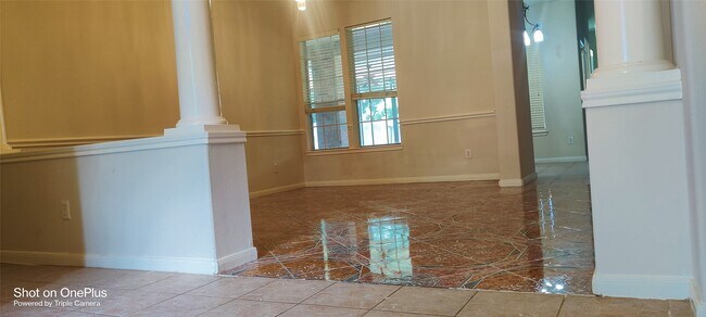 Building Photo - 3302 E Cedar Hollow Dr