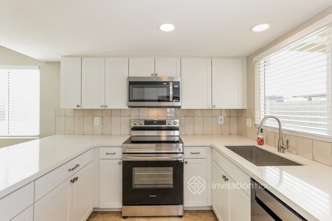 Building Photo - 4558 W Onyx Ave