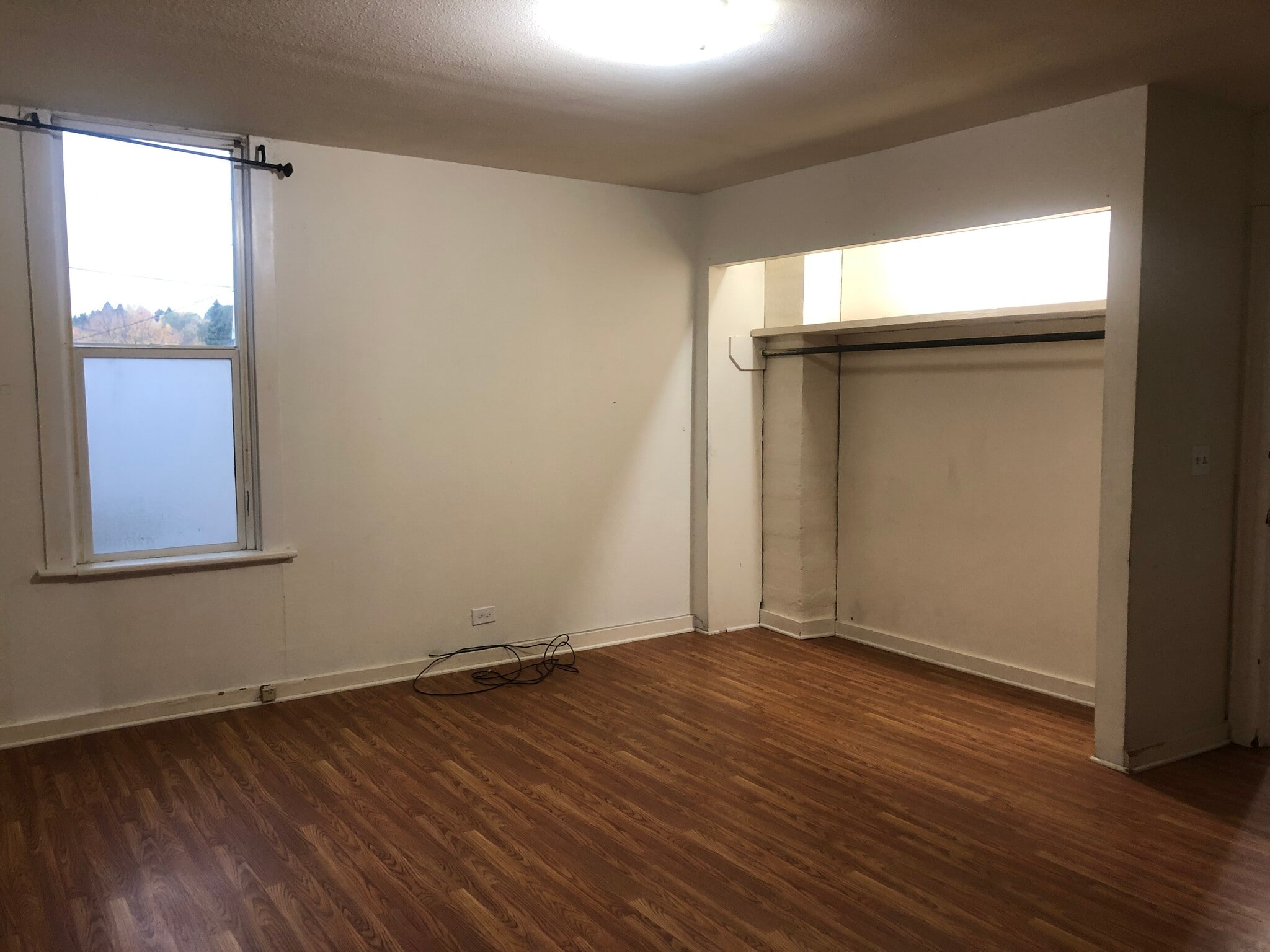 Building Photo - 320 SE High St