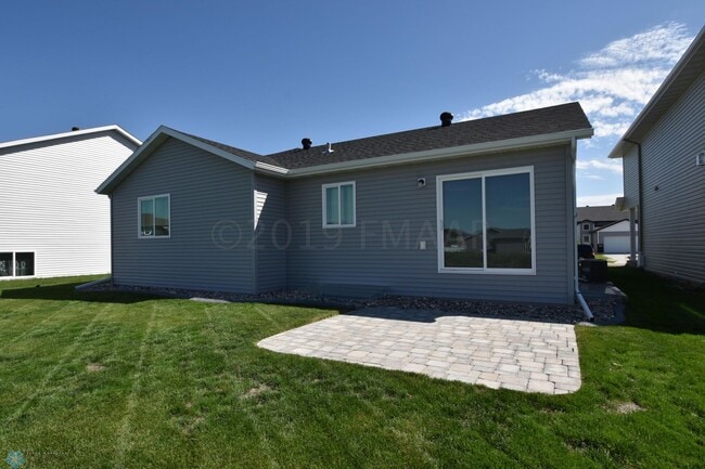 Building Photo - Spacious & Modern 4 Bed 3 Bath Home in Far...