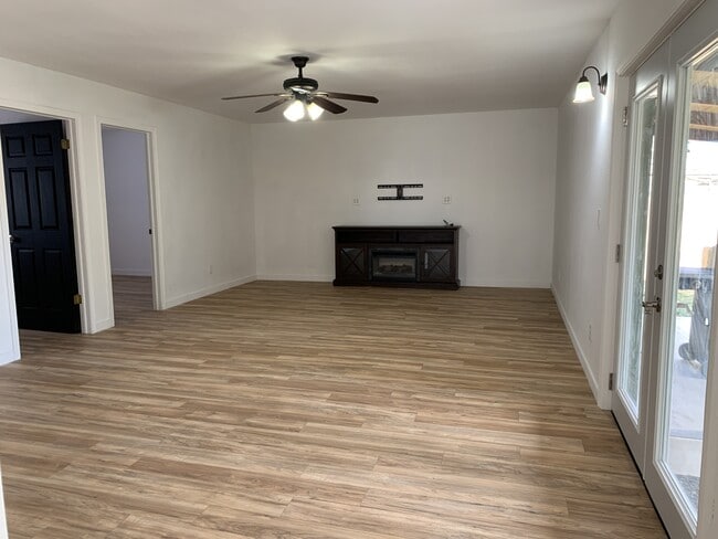 Building Photo - 3335 Fort Sanders Rd