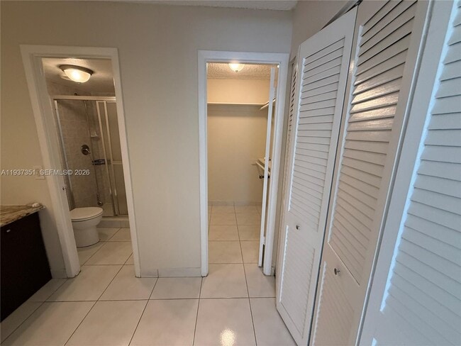 Building Photo - 401 Golden Isles Dr