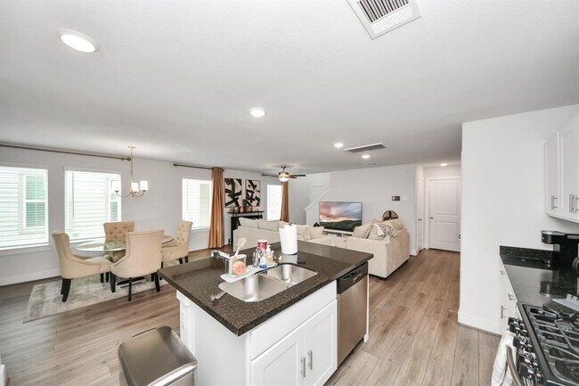 Building Photo - 7014 Cedar Breeze Ct