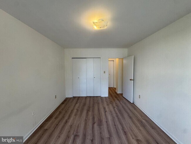 Building Photo - 6621 Wakefield Dr