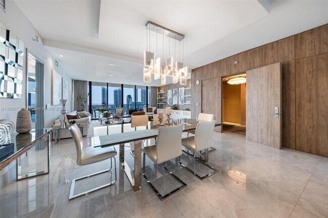 Building Photo - 5500 Island Estates Dr