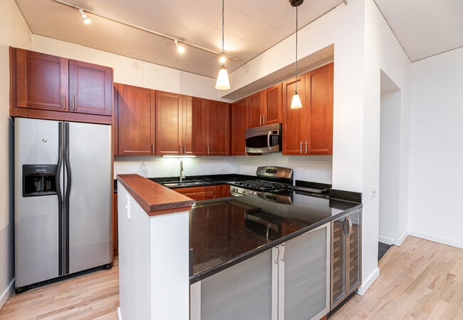 Building Photo - 939 W Huron St