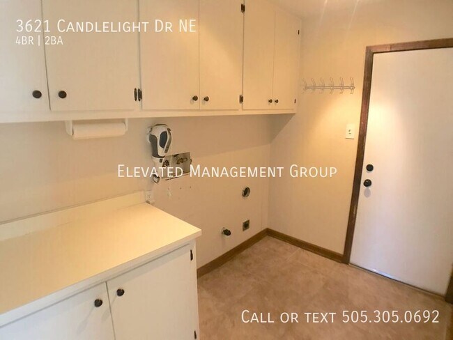 Building Photo - 3621 Candlelight Dr NE