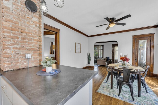 Building Photo - 10617 Bernard Ave