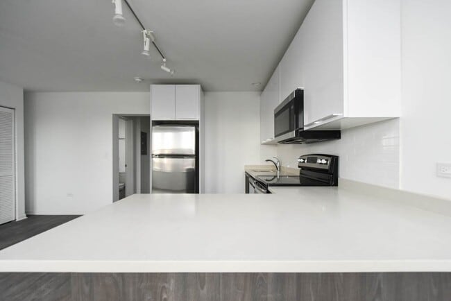 Building Photo - 940 W Winona St