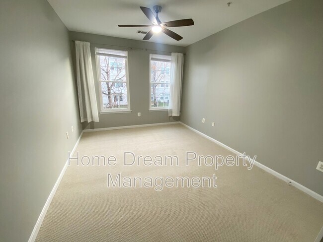 Building Photo - 2465 Army Navy Dr