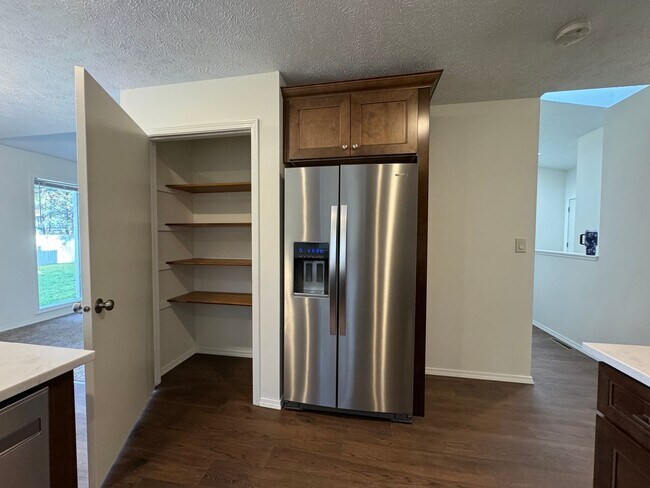 Building Photo - Delightful 2 Bed, 2 Bath Duplex near River...
