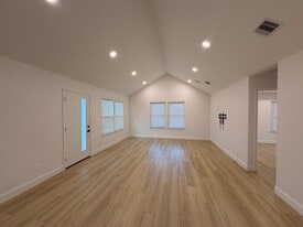 Living Room - 604 E 42nd St