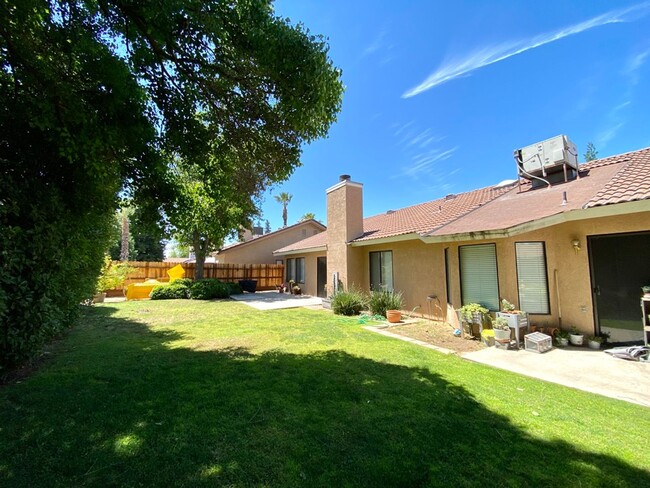 Building Photo - $2,295.00-  3 Bedroom Bullard & Fowler, Cl...