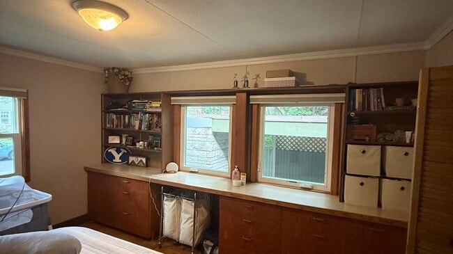 Building Photo - 707 W Iowa St