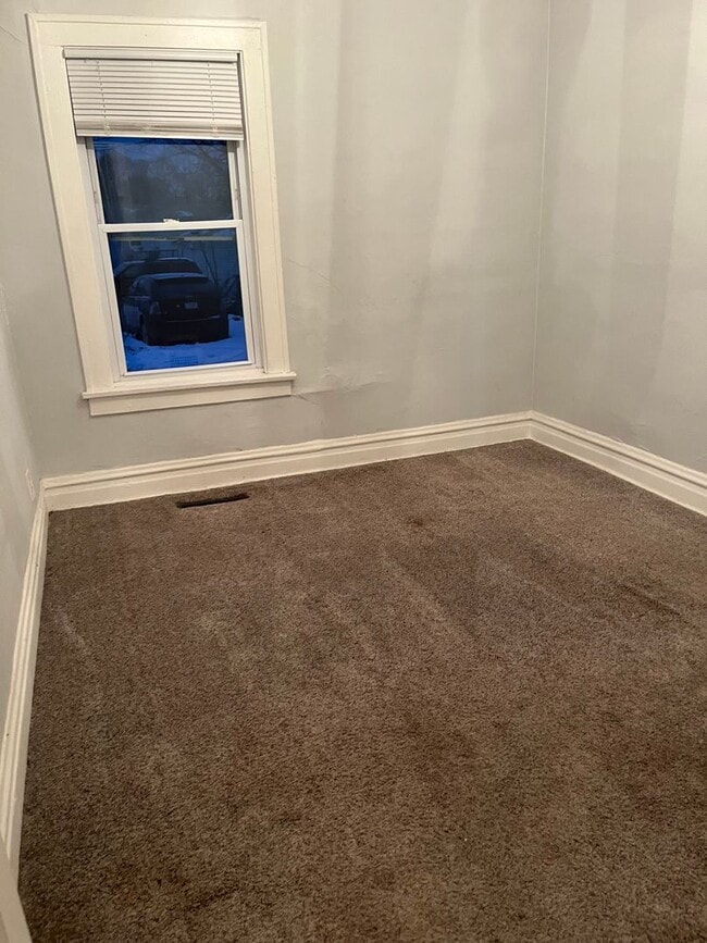 Building Photo - 2 Bedroom Home in West Glen Park