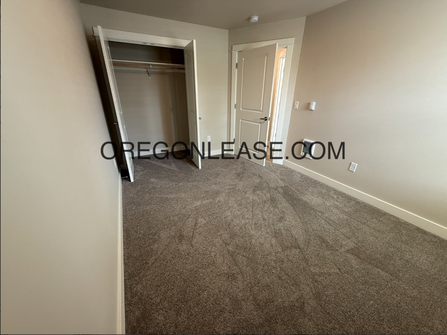 Building Photo - Newer 2-Bedroom Apartment located off Jasper rd in South Springfield