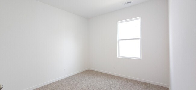 Building Photo - 4176 Viceroy St