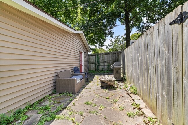 Building Photo - 413 Lockland Dr