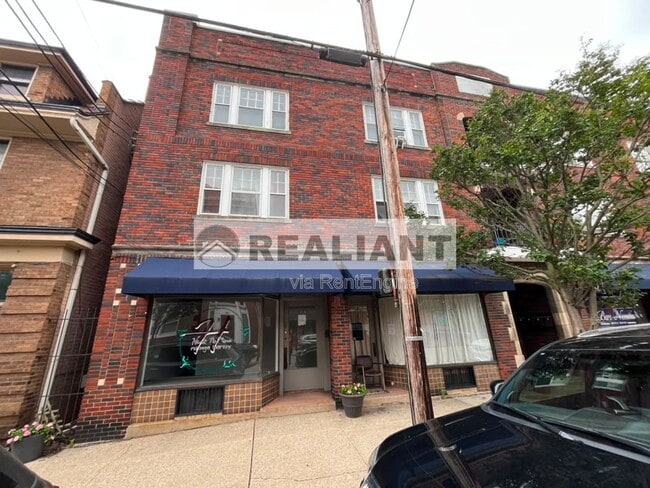 Building Photo - 353 Taylor Ave
